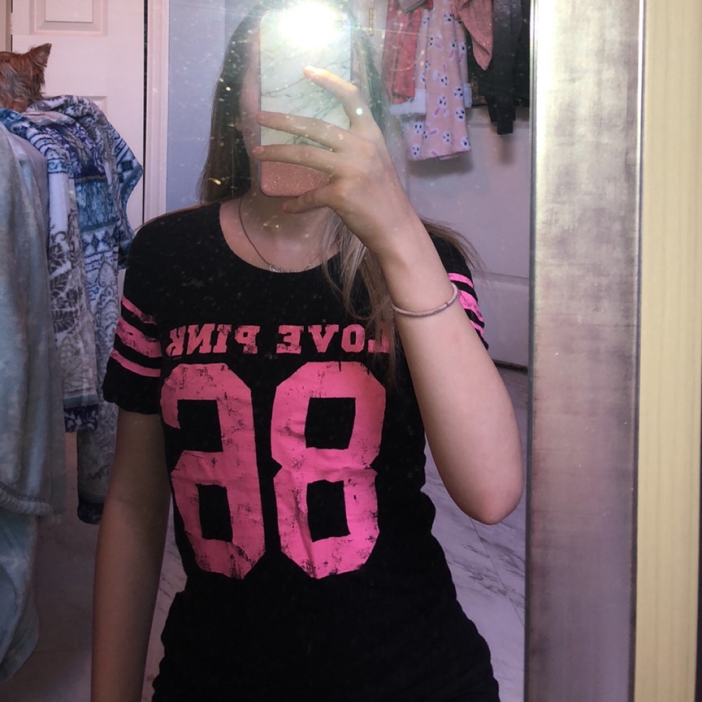 Pink/vs shirt